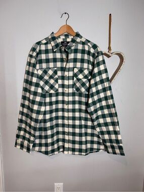 Infinity Apparel Green Cream Buffalo Plaid Flannel Shirt Button Up Shacket XL